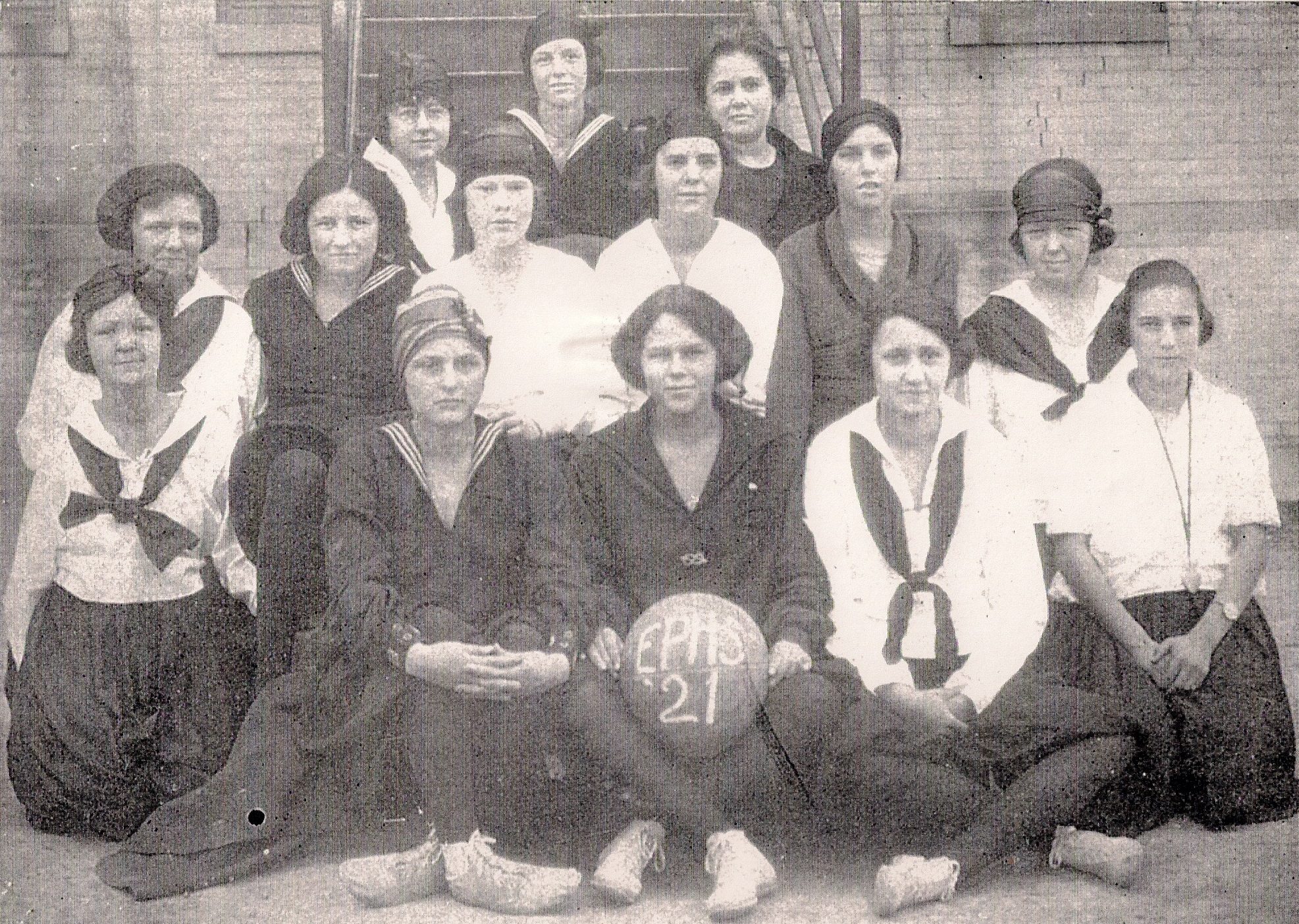1921 lady eagles basketball.jpg
